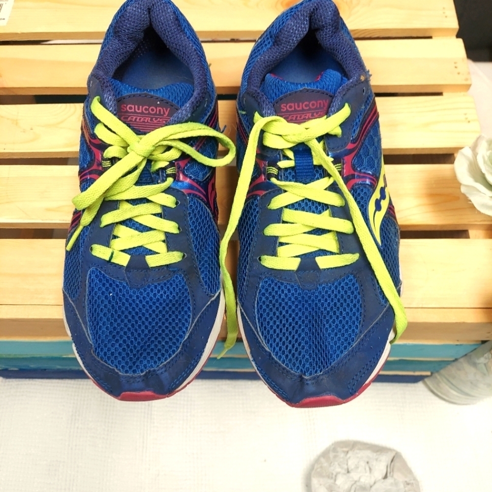 Women's Saucony Catalyst Sneaker Neon Yellow, Pink or Blue Little worn Size  8